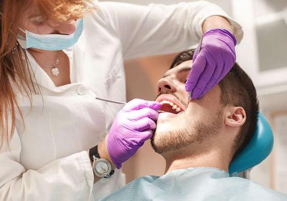 补牙的时候牙医为什么要磨你的牙？   
